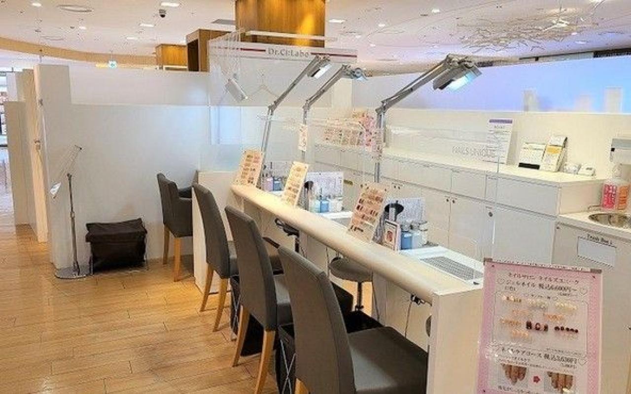 ネイルズユニーク【博多阪急店】
